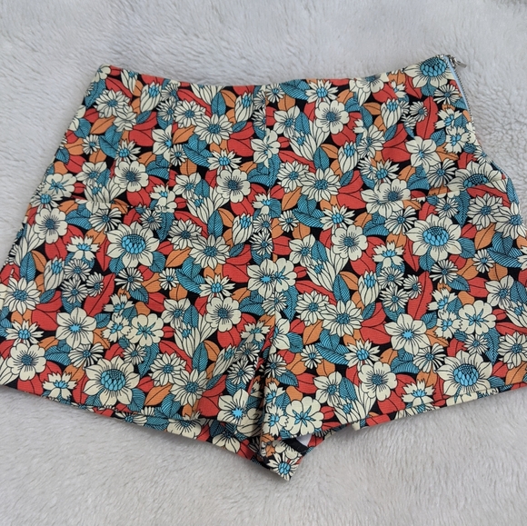 Zara Pants - Zara floral shorts